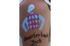 Tattoo mit dem Namen des Siegers Quarterback Jack 