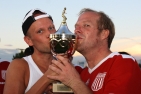 Sebastian Weiss und Markus Münch mit dem Pokal