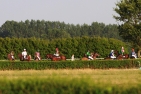 Pferde und Reiter an der Startstelle
