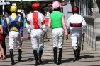 - Jockeys auf dem Weg zum Führring - Jockeys auf dem Weg zum Führring